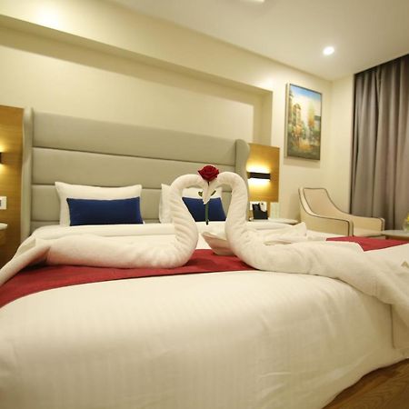 Sri Sri Sri Hotel Khammam Екстериор снимка