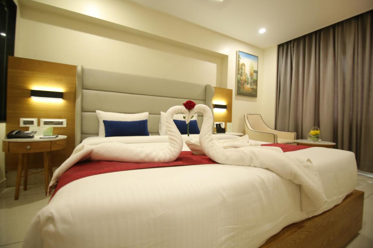 Sri Sri Sri Hotel Khammam Екстериор снимка