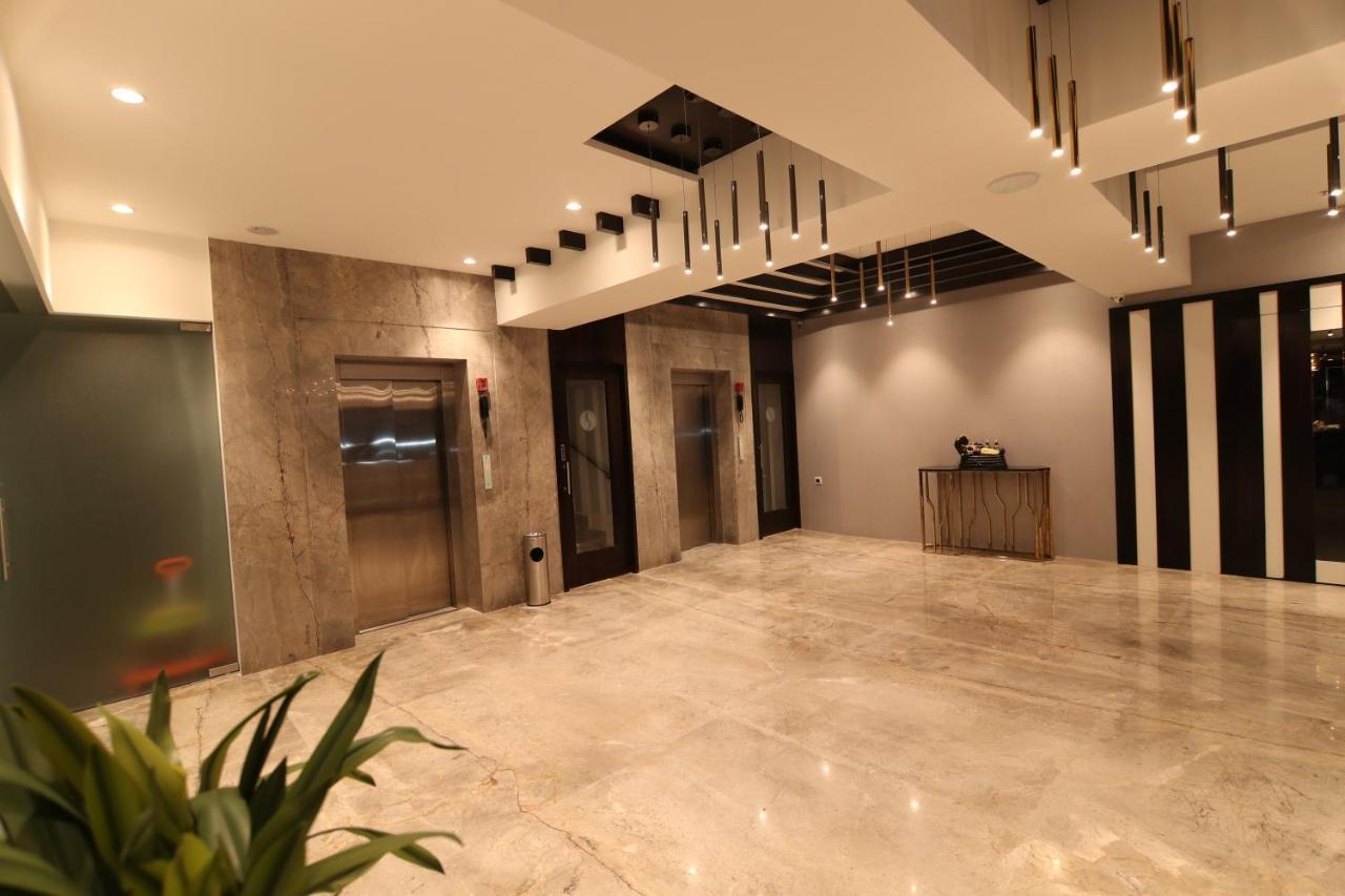 Sri Sri Sri Hotel Khammam Екстериор снимка
