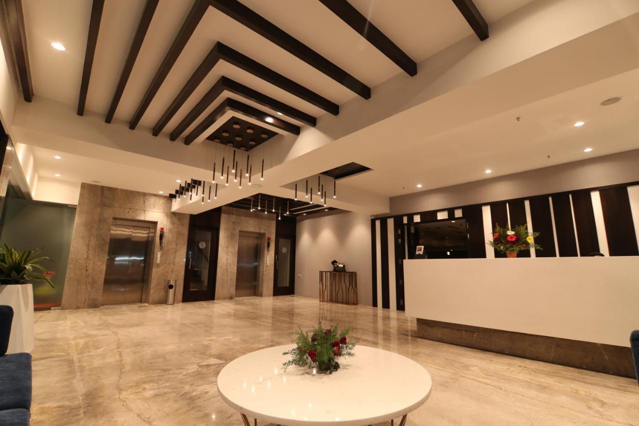Sri Sri Sri Hotel Khammam Екстериор снимка