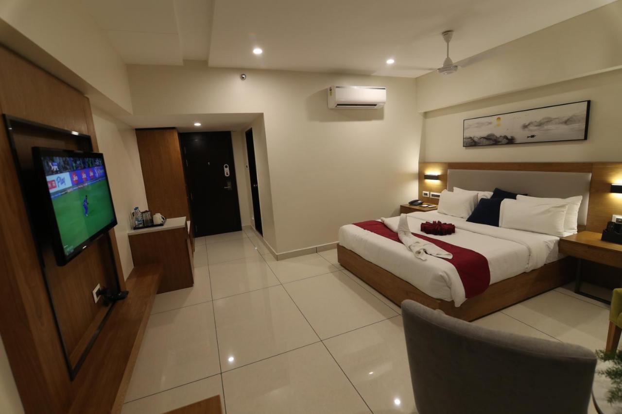 Sri Sri Sri Hotel Khammam Екстериор снимка