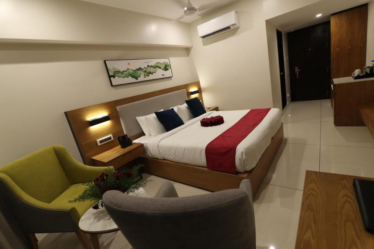 Sri Sri Sri Hotel Khammam Екстериор снимка