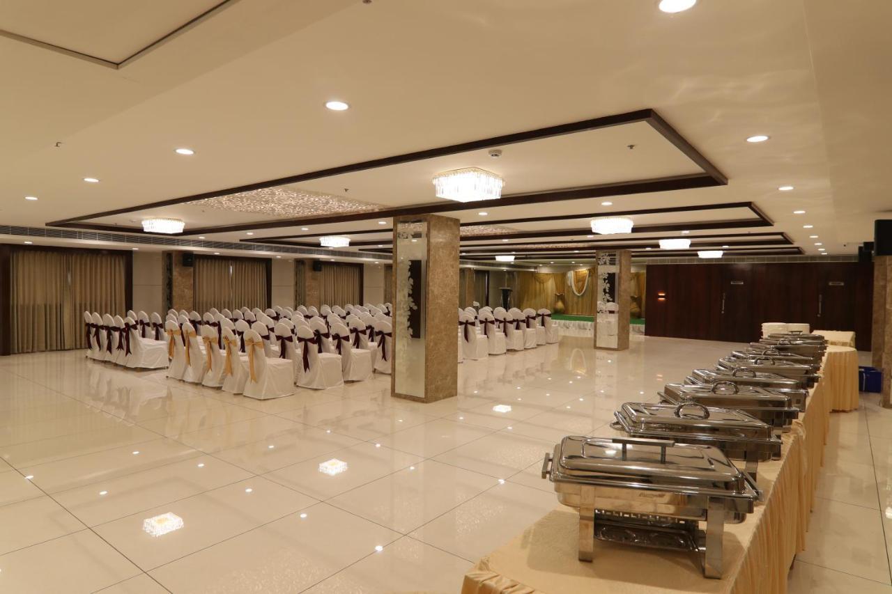 Sri Sri Sri Hotel Khammam Екстериор снимка