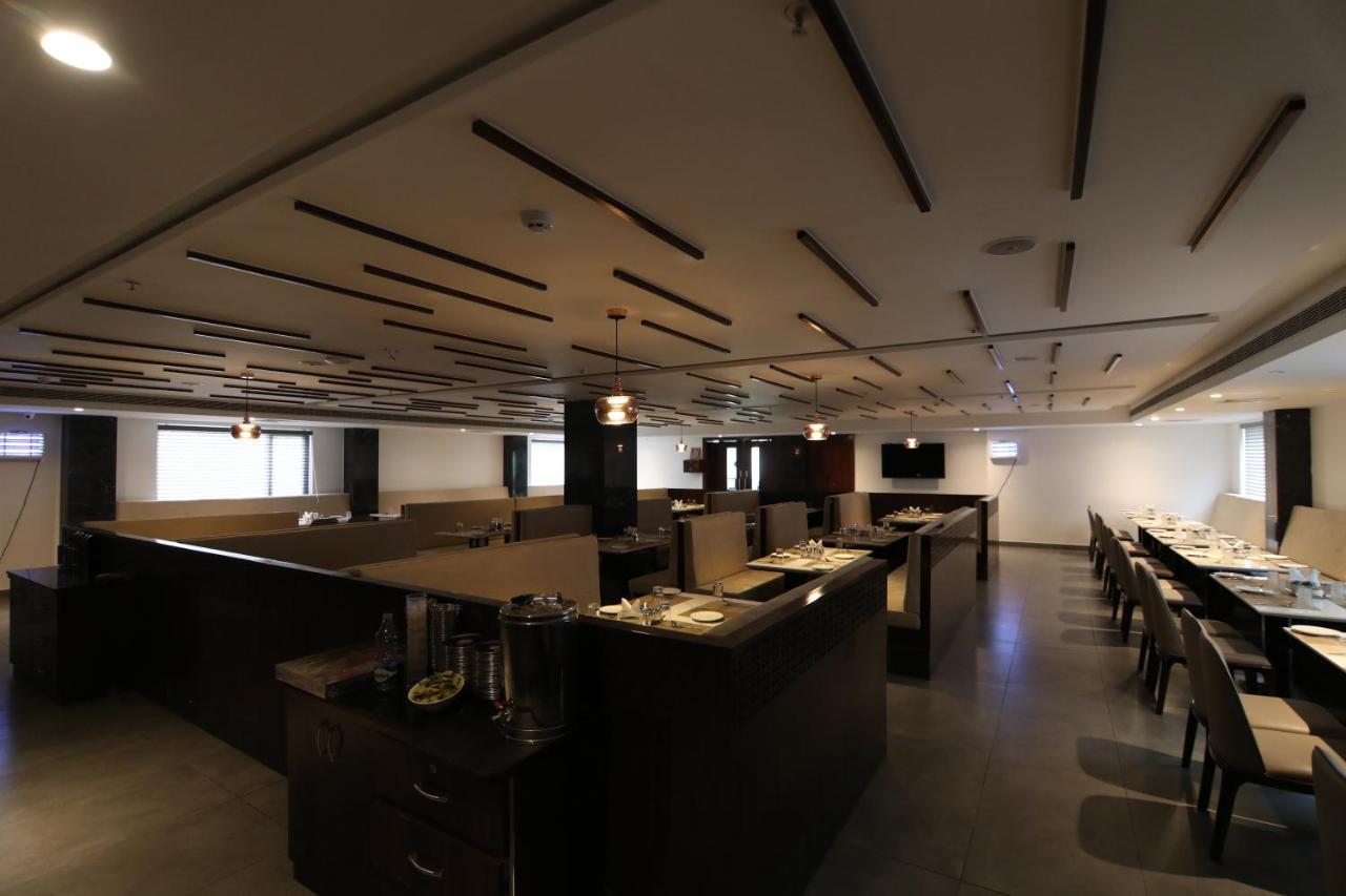 Sri Sri Sri Hotel Khammam Екстериор снимка