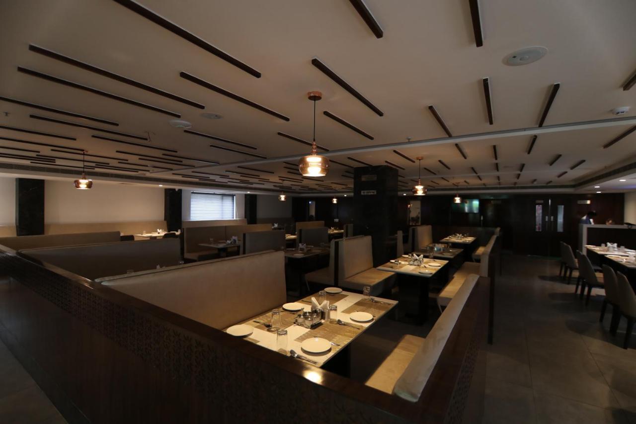 Sri Sri Sri Hotel Khammam Екстериор снимка