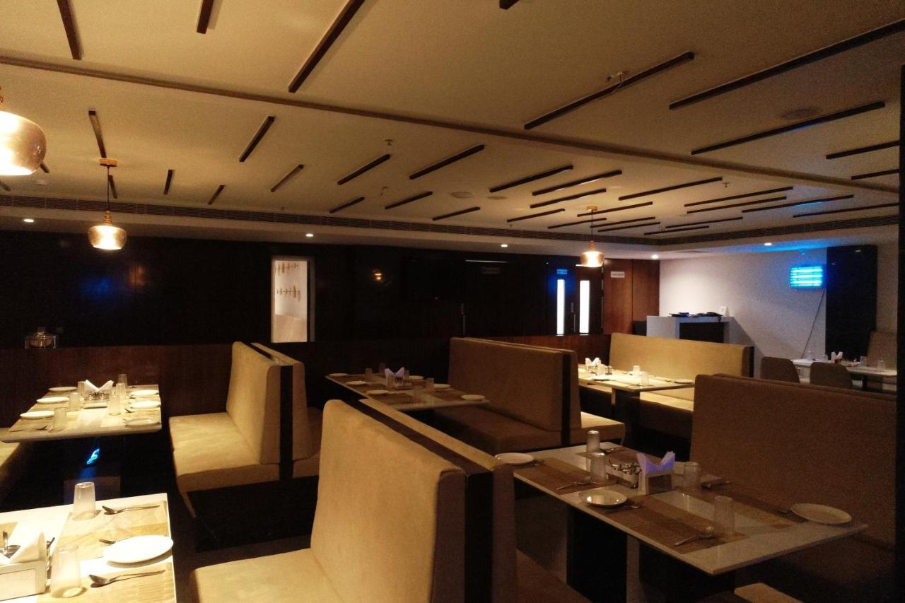 Sri Sri Sri Hotel Khammam Екстериор снимка