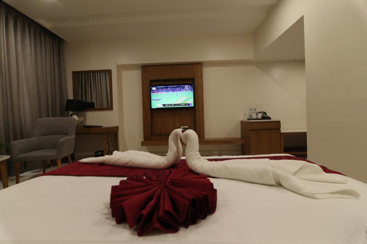 Sri Sri Sri Hotel Khammam Екстериор снимка